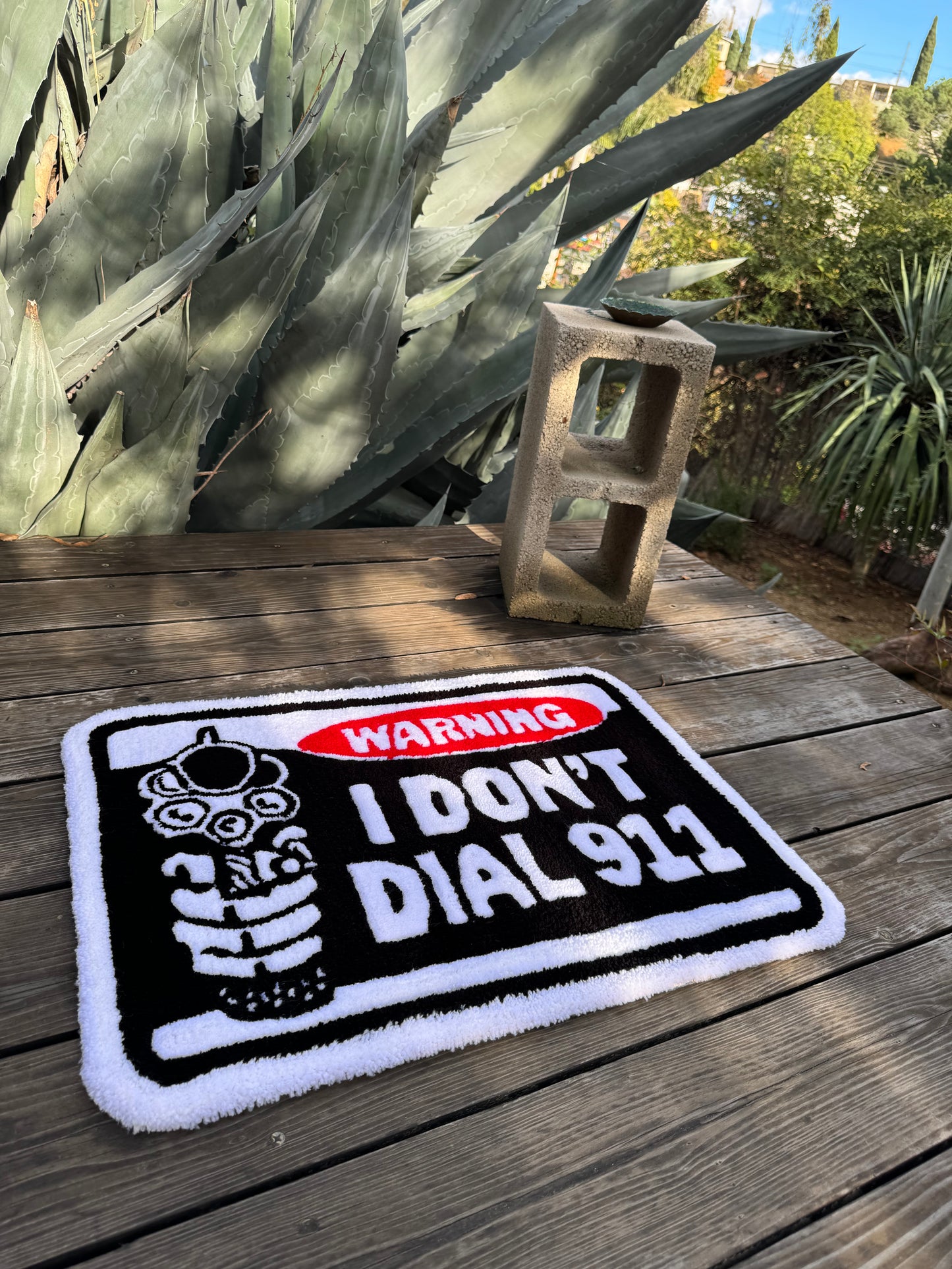 'I DON'T DIAL 911' RUG