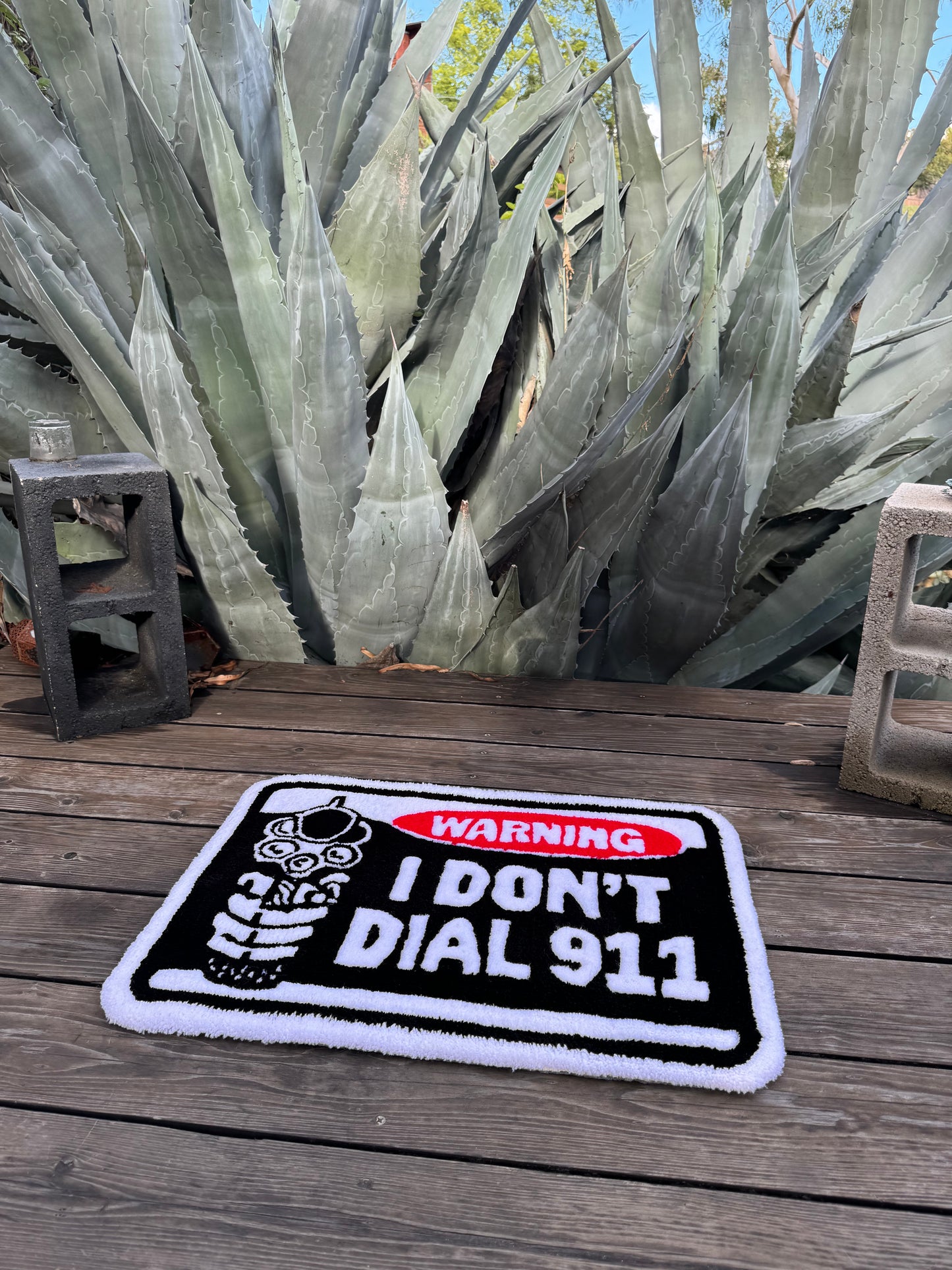 'I DON'T DIAL 911' RUG
